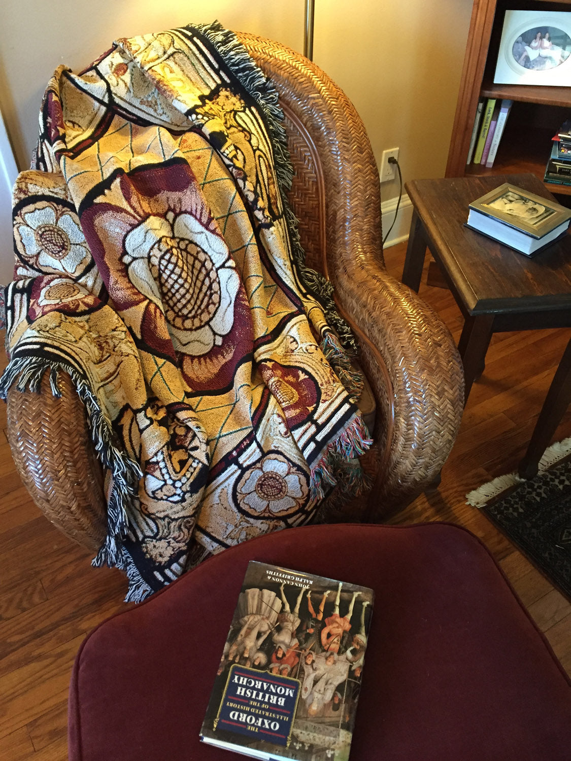 Tudor Rose Deluxe Woven Blanket Throw